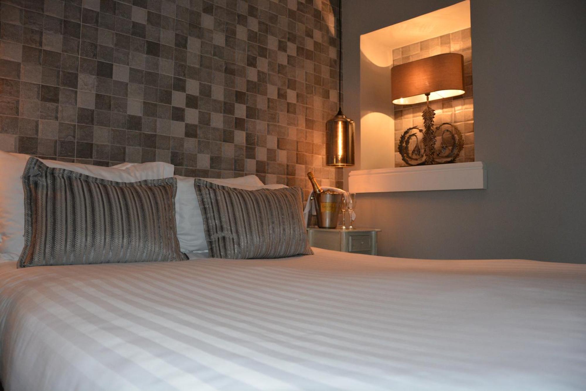 Lakes Hotel & Spa Bowness-on-Windermere Szoba fotó A bedroom at the hotel