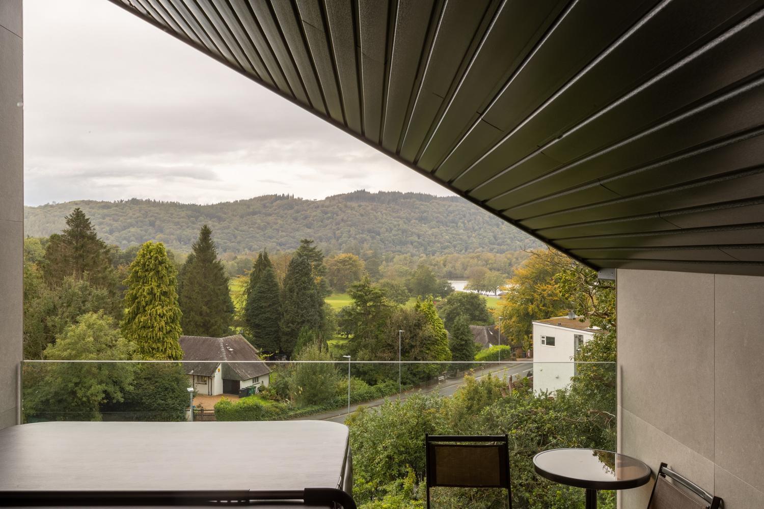 Lakes Hotel & Spa Bowness-on-Windermere Szoba fotó View from the balcony of a guest room